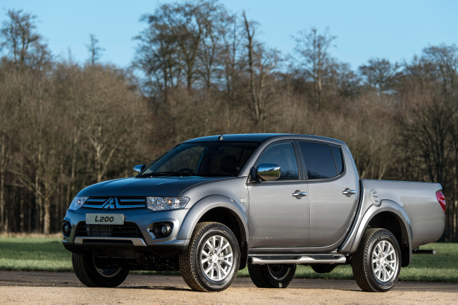 Обои картинки фото автомобили, mitsubishi, l200, challenger, 2015г, темный