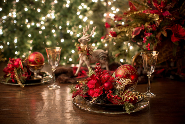 Обои картинки фото праздничные, - разное , новый год, праздник, декор, игрушки, олень, бокал