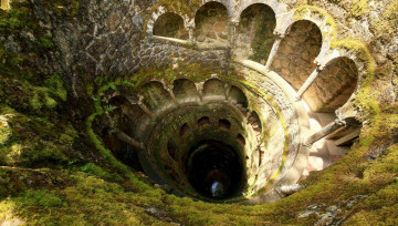 Картинка синтра +лиссабон +португалия города лиссабон+ португалия крепость мох яма колодец галерея