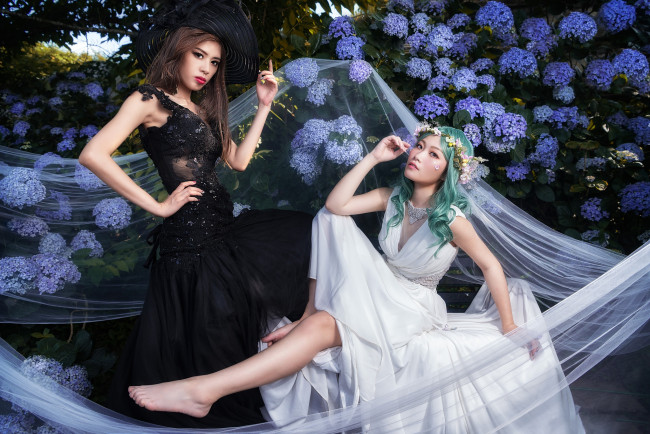 Обои картинки фото девушки, -unsort , азиатки, взгляд, цветы, природа, поза