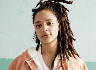 Картинка девушки sasha+lane дреды актриса лицо