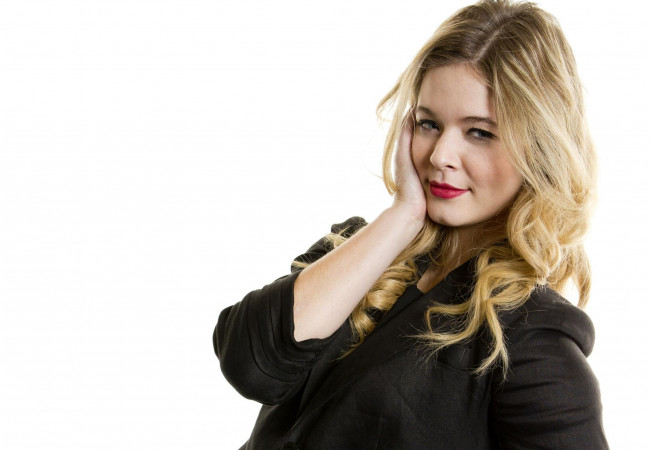 Обои картинки фото девушки, sasha pieterse, пиджак, блондинка, актриса