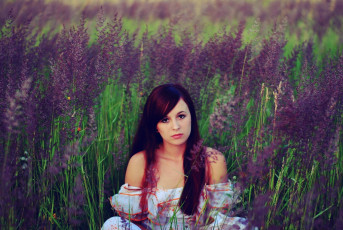 Картинка девушки -+рыжеволосые+и+разноцветные луг цветы