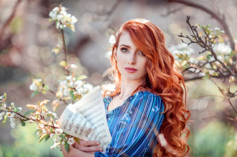 Картинка девушки -+рыжеволосые+и+разноцветные весна цветущий сад ноты