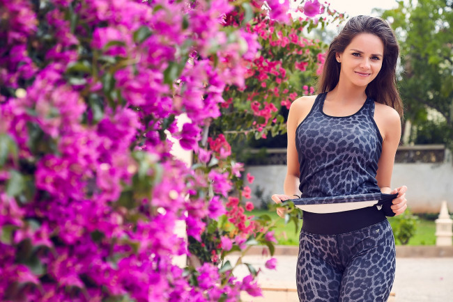 Обои картинки фото adele taylor, девушки, adele, taylor, стройная, сексуальная, флирт, девушка, модель, поза, брюнетка, макияж, взгляд