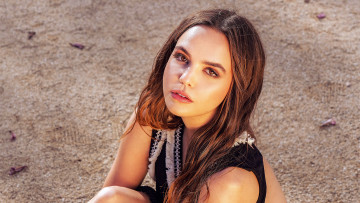 Картинка девушки bailee+madison шатенка лицо