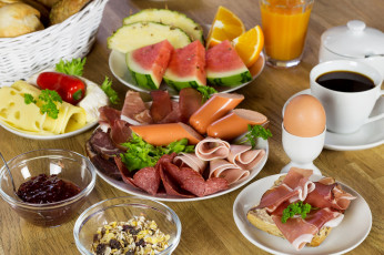 Картинка еда разное сосиски ветчина колбаса сыр хлопья сок