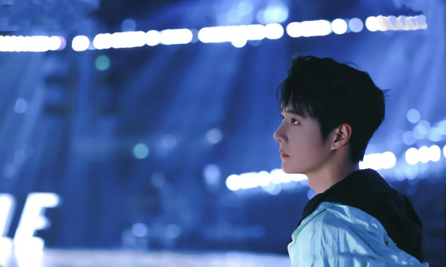 Обои картинки фото мужчины, wang yi bo, актер, лицо, куртка, капюшон