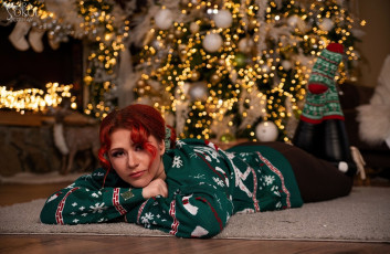 обоя девушки, ира сокол, образ, косплей, наряд, костюм, свитер, новый, год, ёлка, носки