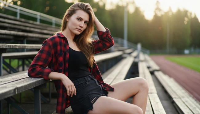 Обои картинки фото красивая девушка, девушки, - брюнетки,  шатенки, девушка, женщина, шатенка, темноволосая, сексуальная, модель, звезда, позирует, разная, обувь, верхняя, стильная, одежда, нижнее, эротическое, бельё, трусы, лифчик, колготки, чулки, аксессуары, макияж, и, множество, элементов, на, фотографии