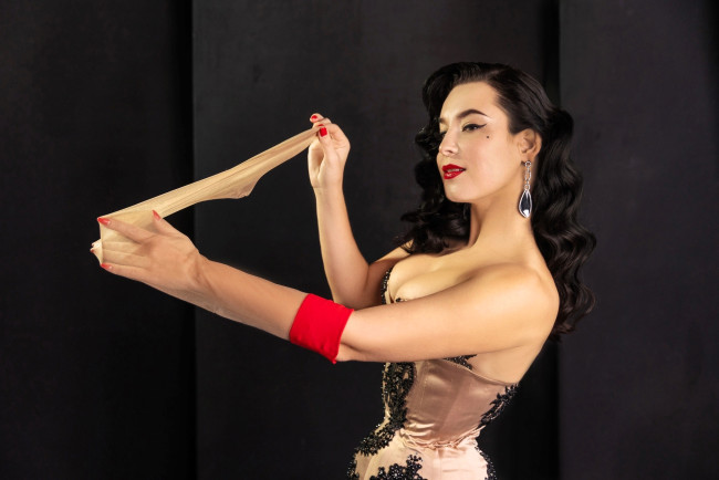 Обои картинки фото девушки, анна шаховская, образ, косплей, наряд, корсет, чулок