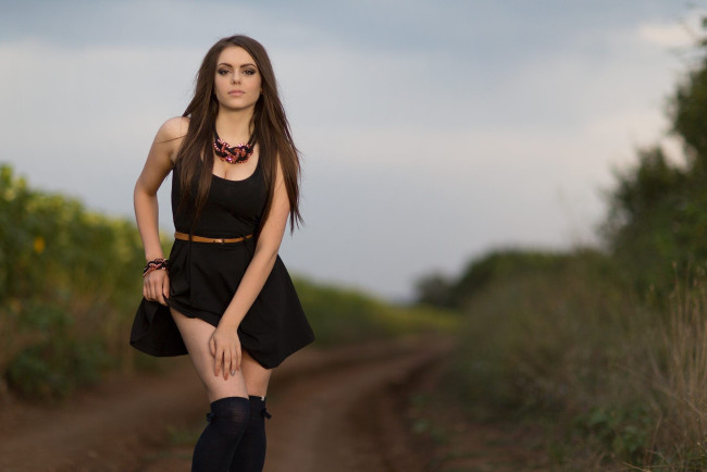 Обои картинки фото красивая девушка, девушки, - брюнетки,  шатенки, девушка, женщина, шатенка, темноволосая, сексуальная, модель, звезда, позирует, попа, грудь, ножки, разная, обувь, верхняя, стильная, одежда, нижнее, эротическое, бельё, трусы, лифчик, колготки, чулки, аксессуары, макияж, и, множество, элементов, на, фотографии