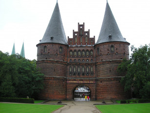 Картинка luebeck города исторические архитектурные памятники
