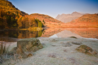 Картинка природа горы озеро лес берег отражение