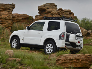 Картинка автомобили mitsubishi 2014 legend swb pajero светлый