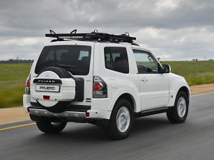 Картинка автомобили mitsubishi swb pajero светлый 2014 legend