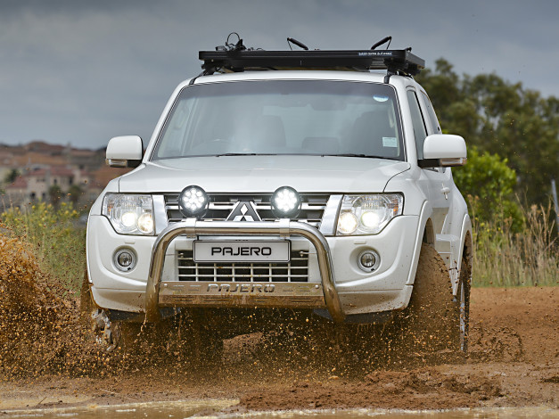 Обои картинки фото автомобили, mitsubishi, swb, pajero, светлый, 2014, legend