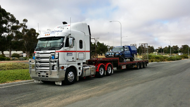 Обои картинки фото freightliner, автомобили, сша, тяжелые, llc, тягачи, america, north, trucks, daimler