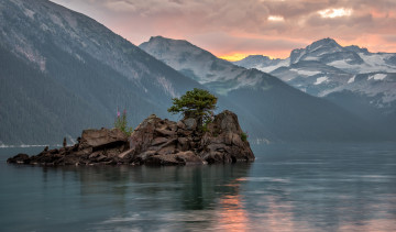 Картинка природа реки озера озеро скала цветы горы облака небо