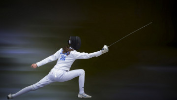 Картинка спорт фехтование рапира фон взгляд девушка