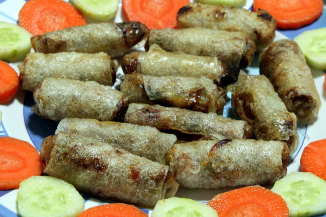 Обои картинки фото еда, блины,  оладьи, морковь, блинчики, огурец