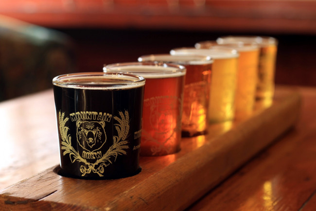 Обои картинки фото еда, напитки,  пиво, пиво, пена, ассорти, бокалы