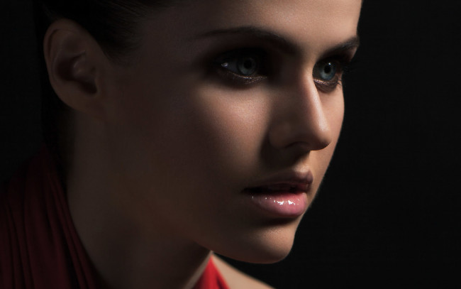 Обои картинки фото девушки, alexandra daddario, лицо, актриса