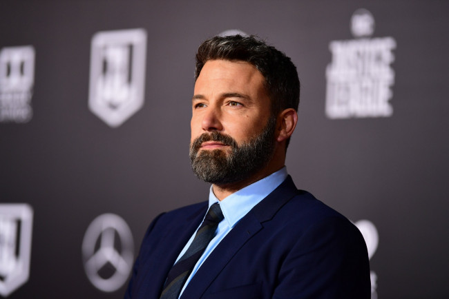Обои картинки фото мужчины, ben affleck, борода, костюм, лицо, актер