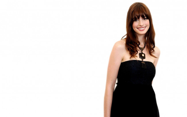 Обои картинки фото девушки, anne hathaway, актриса, шатенка, ожерелье, платье