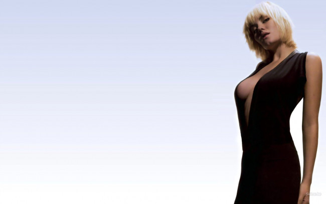 Обои картинки фото девушки, elisha cuthbert, блондинка, платье, декольте