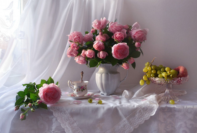 Обои картинки фото еда, натюрморт, розы, букет, виноград
