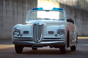 Картинка автомобили lancia