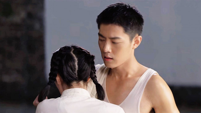 Обои картинки фото кино фильмы, ace troops, гу, ие, майка, девушка