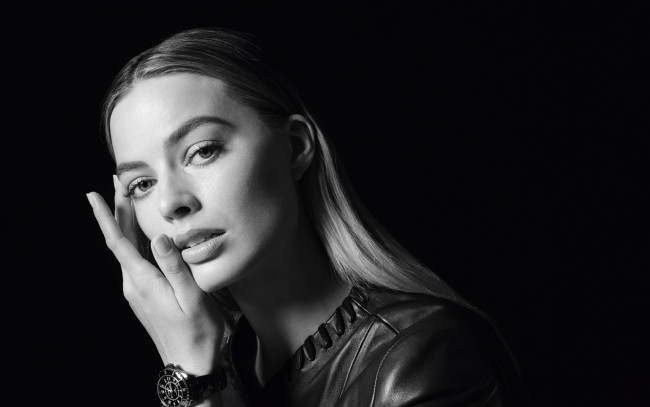 Обои картинки фото девушки, margot robbie, актриса, лицо, черно-белая, часы
