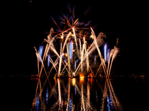 Картинка разное салюты фейерверки