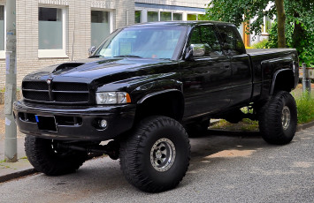 Картинка автомобили выставки+и+уличные+фото dodge