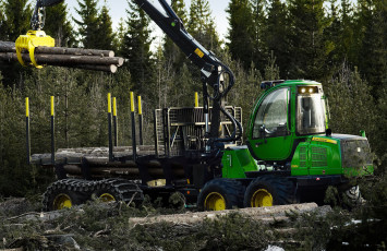 Картинка john+deere+1510e+forwarder техника тракторы лесозаготовка колесно-гусеничный трактор