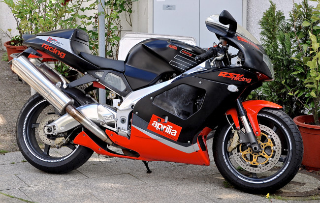 Обои картинки фото мотоциклы, aprilia