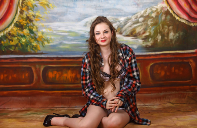 Обои картинки фото девушки, -unsort , брюнетки,  шатенки, очаровательная, брюнетка, милая, секси, девушка, няшка, ножки, поза, взгляд, фон