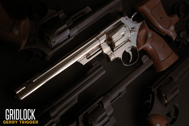 Обои картинки фото оружие, револьверы, фон, револьвер