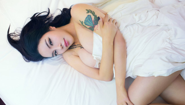 Обои картинки фото feng yu zhi, девушки, feng, yu, zhi, девушка, модель, азиатка, брюнетка, поза, красотка, макияж, флирт