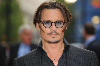 Картинка мужчины johnny+depp актер лицо очки пиджак
