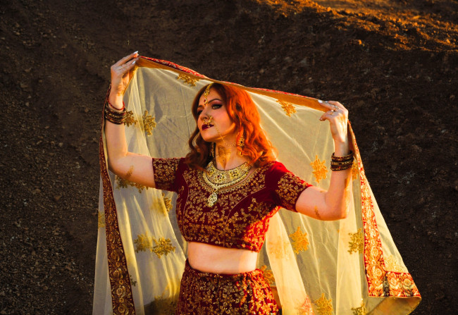 Обои картинки фото юлия огородникова, девушки, образ, индианка, сари, насыпь