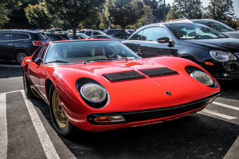 Картинка автомобили выставки уличные фото miura sv lamborghini 1971