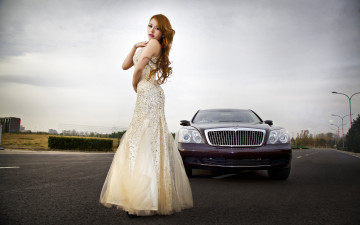 обоя автомобили, авто, девушками, рыжая, взгляд, девушка, автомобиль, платье
