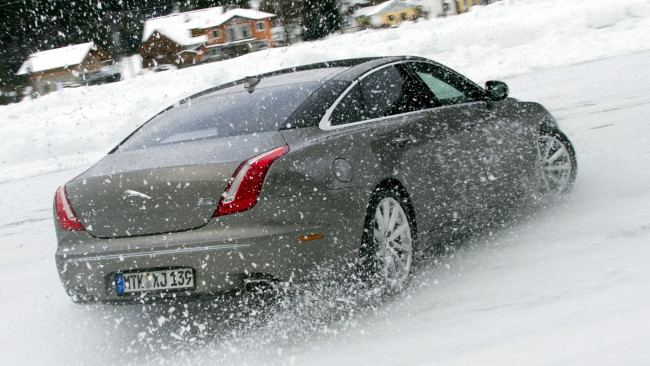 Обои картинки фото jaguar, xj, автомобили, land, rover, ltd, великобритания