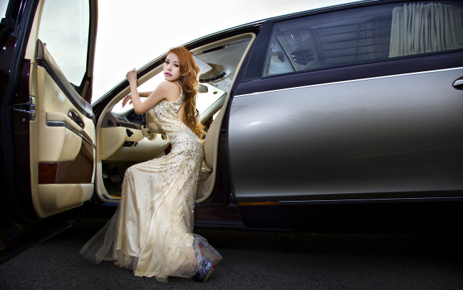 Обои картинки фото автомобили, авто, девушками, рыжая, девушка, взгляд, платье, автомобиль