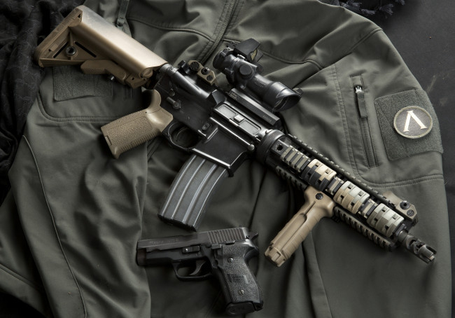 Обои картинки фото оружие, автомат, куртка, пистолет