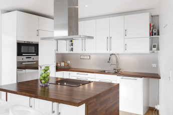 Картинка интерьер кухня стулья стол