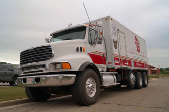 Картинка sterling+truck автомобили sterling тягач седельный грузовик тяжёлый